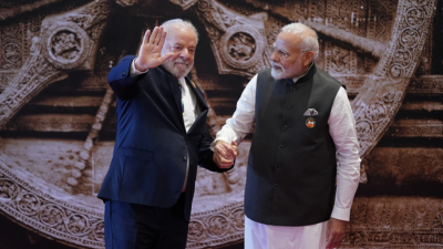 Бразилският президент Луиз Инасио Лула да Силва вляво с индийския