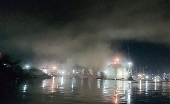 Кораборемонтни заводи във Варна „законно“ замърсяват въздуха и морето при бластиране с 24 000 тона шлака годишно