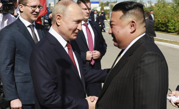 Путин и Ким се срещнаха на космодрума "Восточний"