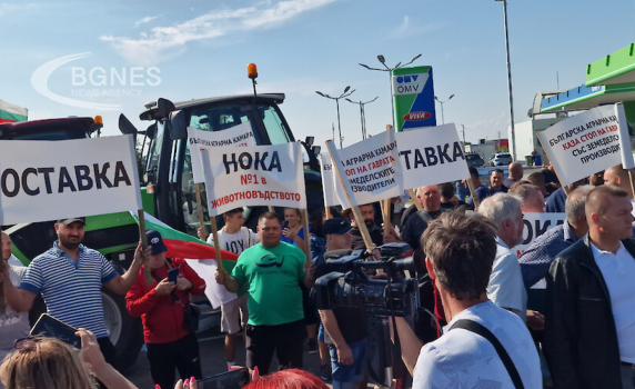 Земеделци протестират в цялата страна