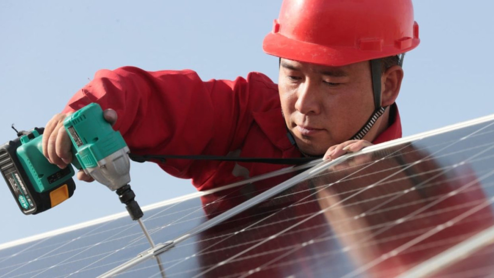 Зелената енергия в ЕС рискува да стане сериозно зависима от Китай