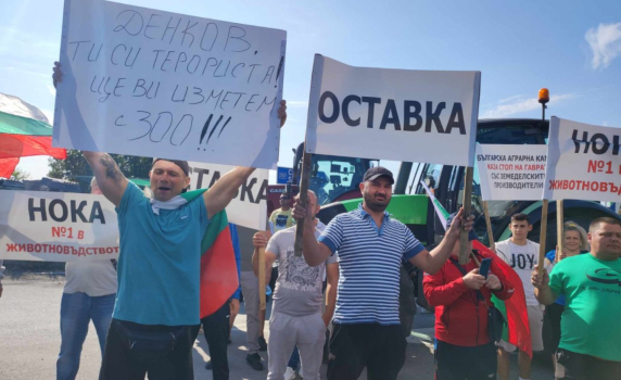 Земеделците на протест заради вноса от Украйна: Десетки блокади на важни пътни артерии