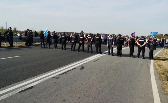 АМ „Тракия” и Проходът на републиката остават затворени заради протеста на миньорите (видео)