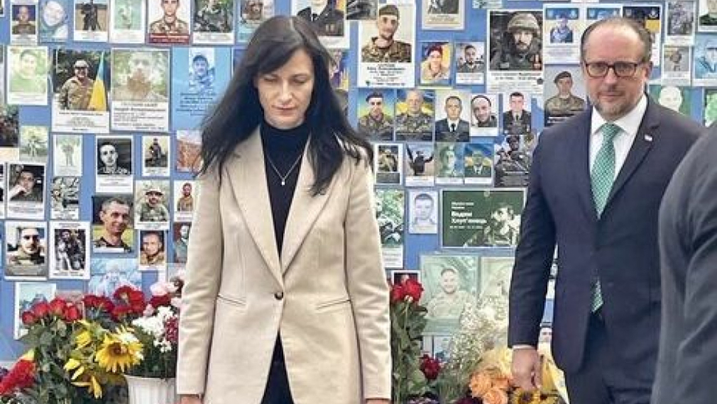 Мария Габриел пристигна в Киев за срещата на външните министри от ЕС