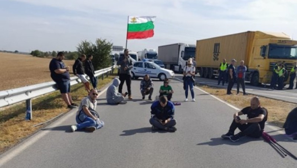 Пети ден продължава протеста на енергетици и миньори. Представители на