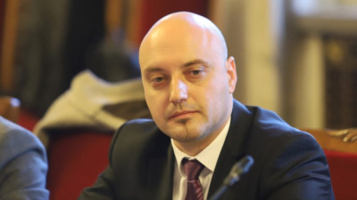 Следвайте Гласове в ТелеграмПравосъдният министър Атанас Славов се обяви за държавни