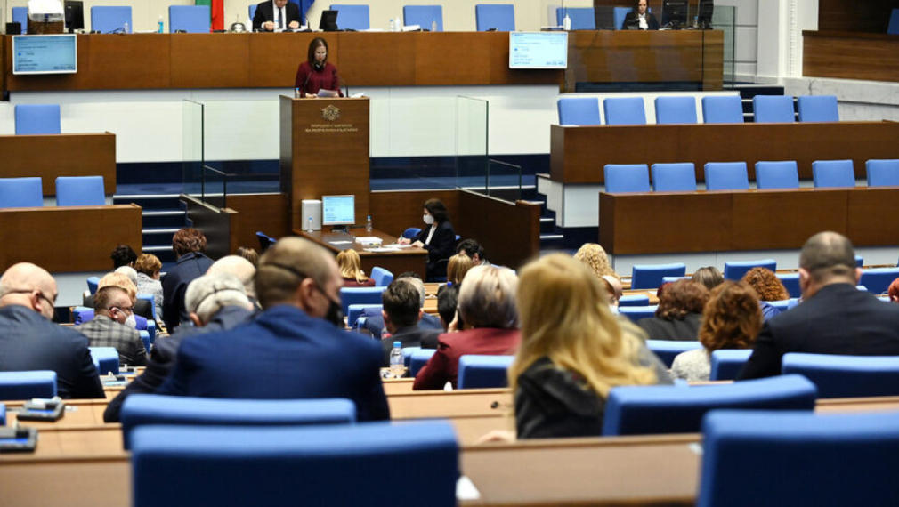Парламентът прие споразумението със синдикатите, протестиращите вдигат блокадата на АМ "Струма"