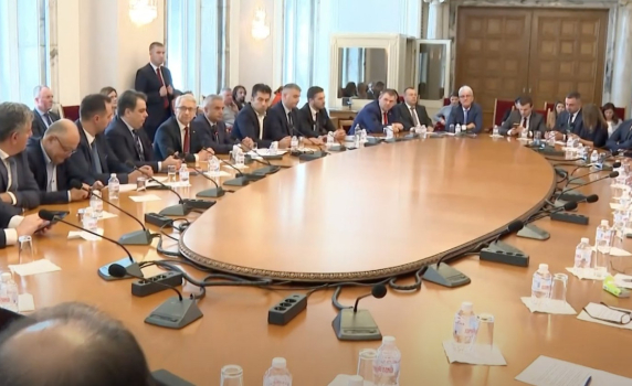 Правителството публикува пълен запис от срещата с енергетиците (видео)
