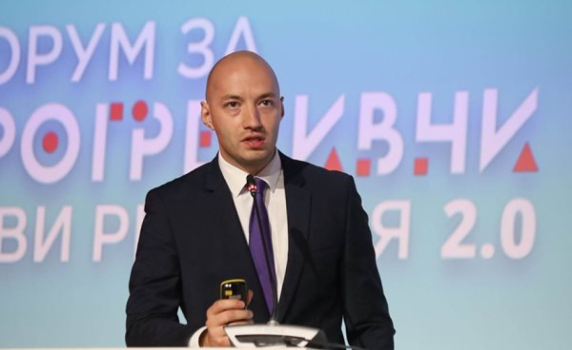 Димитър Ганев, "Тренд": Половината от хората между 18-29 години биха емигрирали от България