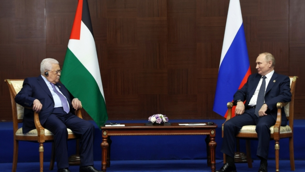 Руският президент Владимир Путин разговаря с палестинския президент Махмуд Абас