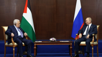 Руският президент Владимир Путин разговаря с палестинския президент Махмуд Абас