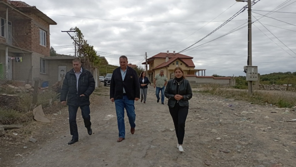 От проблеми с водоснабдяването и инфраструктурата на Самуилово и Сотиря се оплакаха на независимия кандидат за кмет Минчо Афузов местни жители