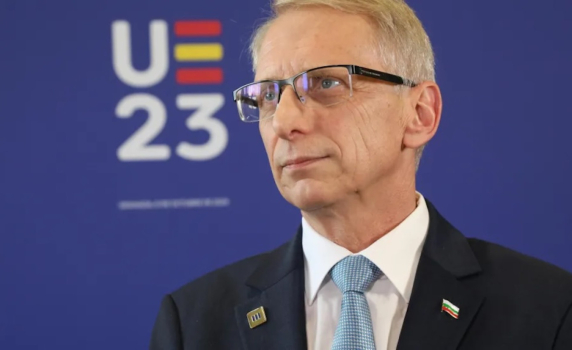Денков: България има право да налага такса върху руския газ