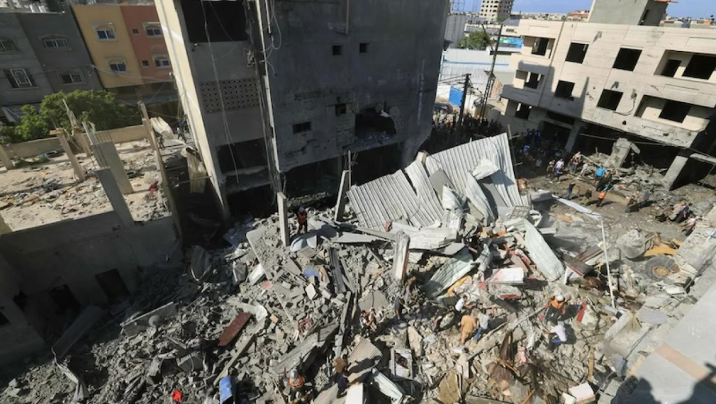 Най-малко 200 души бяха убити при израелски удар, който засегна