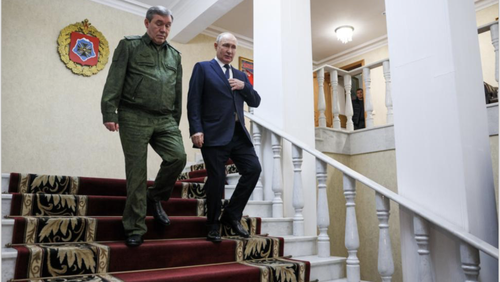 Завръщайки се от Перм, руският президент Владимир Путин, посети щаба