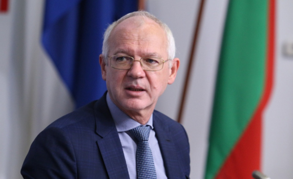 Васил Велев: Задава се криза с горива и повишение на цените, ако принудят "Лукойл" да спре работа