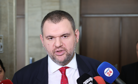 Пеевски: Ще подкрепим предложението на ГЕРБ за отнемане на дерогацията на “Лукойл”