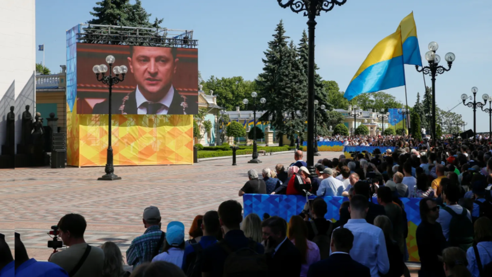"Украйна бързо деградира". Украински експерти и политици за ситуацията в страната