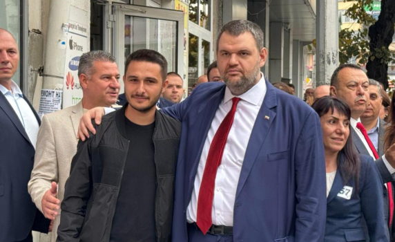 Делян Пеевски, съпредседател на ПГ на ДПС от Шумен: Дойдох при вас за да ви чуя. Бъдете спокойни и уверени и ще имаме добри резултати на изборите в неделя