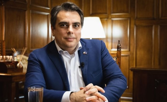 Асен Василев: Учудващо е, че президентът защитава интересите на Русия и "Газпром"