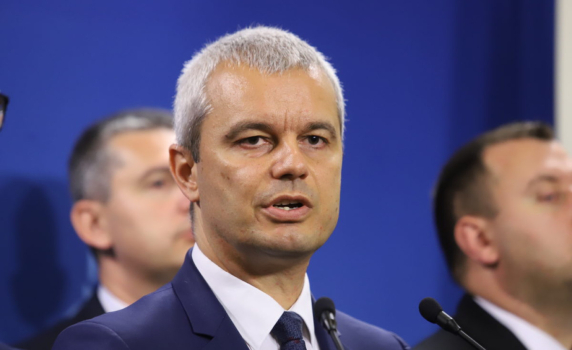Костадинов: В момента тече държавен преврат