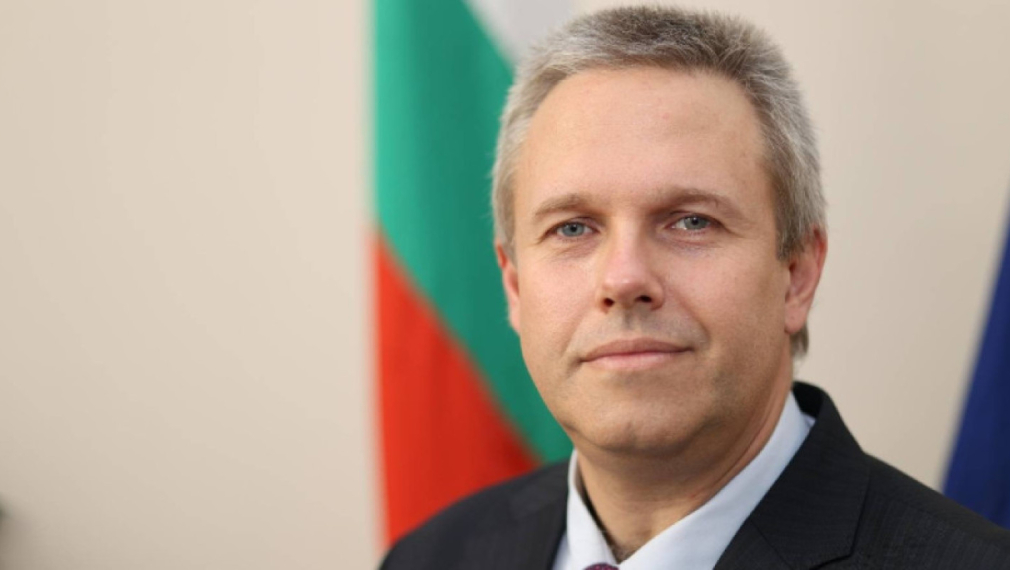 Министърът на електронното управление Александър Йоловски обяви, че започва работа