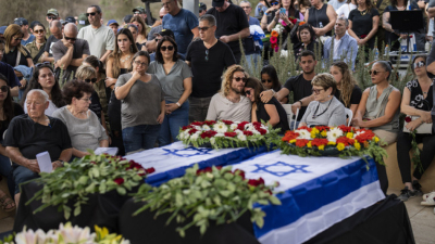 Роднини и приятели са се събрали на погребението на Лили
