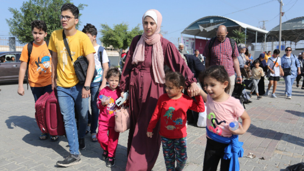 Първите чужденци и двойни граждани преминаха през граничния пункт "Рафах" в Египет