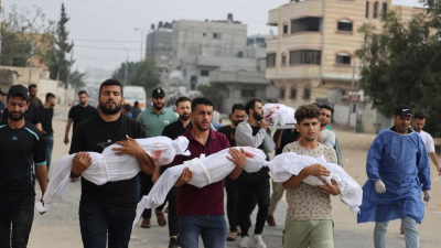 Телата на убития баща и три деца от палестинското семейство