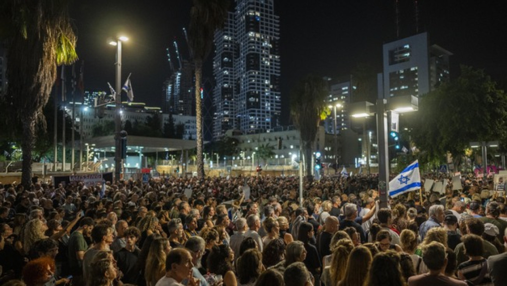 Хиляди хора се включиха в протест в Тел Авив. Събралото
