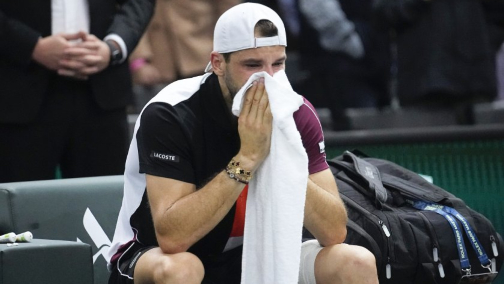 Най-добрият български тенисист Григор Димитров трудно сдържаше емоциите си след загубата