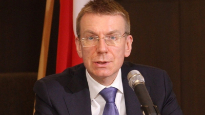 През май латвийският парламент избра президента Едгарс Ринкевичс за първия