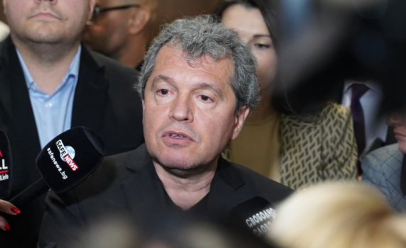 Тошко Йорданов: Кирил Петков е заплашвал министър Йоловски. Става дума за корупция в огромни размери