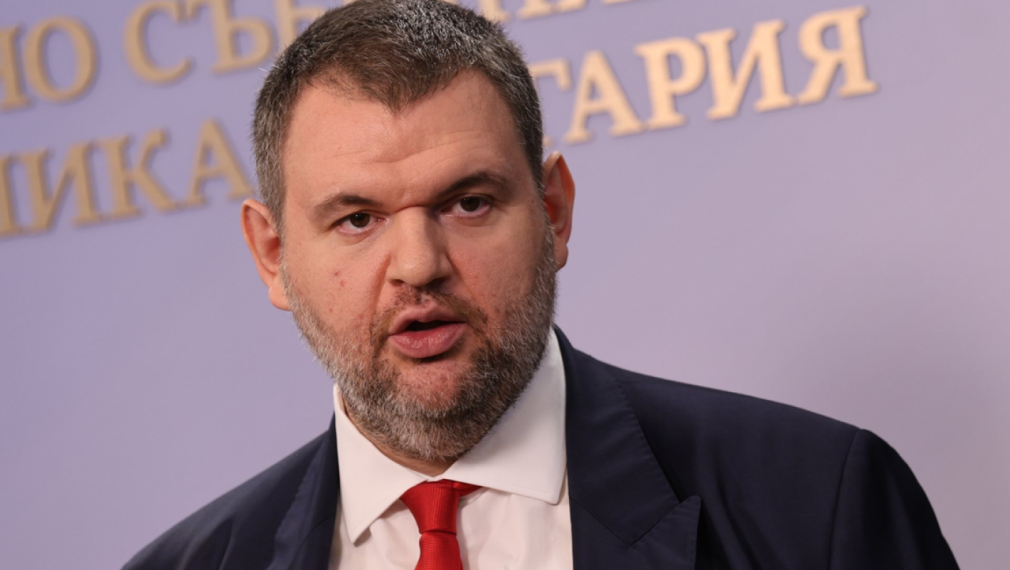 Пеевски сезира ДАНС и прокуратурата за обсебени имоти от Русия в България