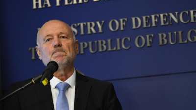 Министърът на отбраната отхвърли обвиненията на БСП за конфликт на