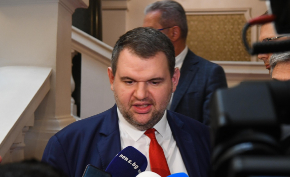 Делян Пеевски след блокажа по вота на недоверие: Колегите да четат знаците