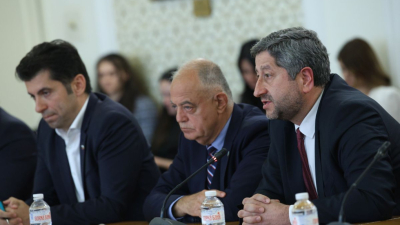 Оставката на вътрешния министър Калин Стоянов иска парламентарната група на