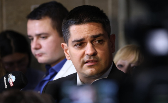 Радостин Василев ще подаде жалба срещу Лена Бориславова за заплаха