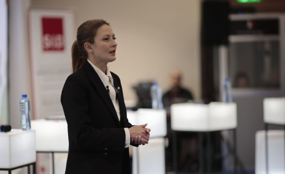 Цветелина Пенкова: Достъпни цени за потребителите и по-чисти производства – това трябва да енергийният план на България