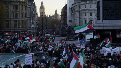 Десетки хиляди хора излязоха по улиците на Лондон за да