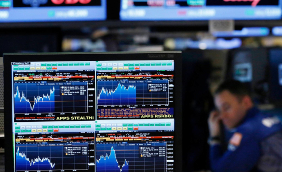 Bloomberg: Светът е изправен пред дългово цунами