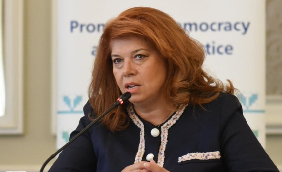 Илияна Йотова: Асен Василев беше разкрит - в многото цифри е прикрил продажбата на държавна земя