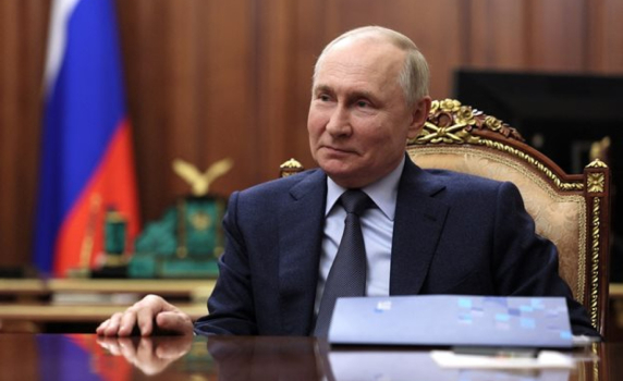 Путин: Западът представя руснаците като назадничави "роби", а САЩ искат да плячкосат Русия