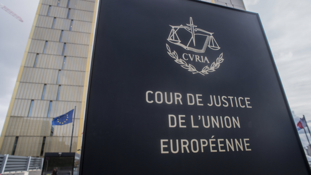Съдът на ЕС: Публичният сектор може да забранява носенето на религиозни символи