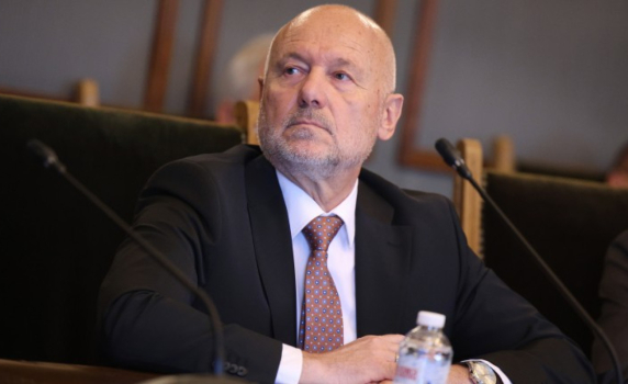 Депутат поиска смъртно наказание за Тагарев заради сделката с американските "Страйкър"-и