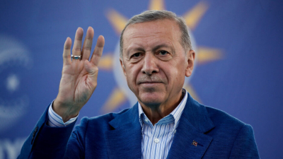 Турският президент Реджеп Тайип Ердоган отвърна на нарастващия натиск от