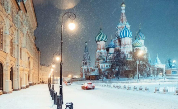 Температурите в Сибир паднаха до минус 50 градуса, рекорден сняг в Москва