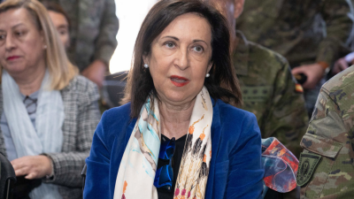 Министърът на отбраната на Испания Маргарита РоблесТежък шпионски скандал се