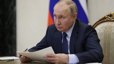 Следвайте Гласове в ТелеграмРуският президент Владимир Путин за кратко загуби ума