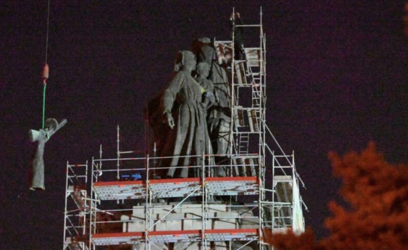 Министерството на културата нареди да спре демонтажа на Паметника на Съветската армия. Вяра Тодева го скри от съда (документ)